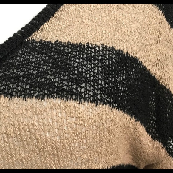 Lightweight shortsleeved sweater Sz M - Picture 5 of 7